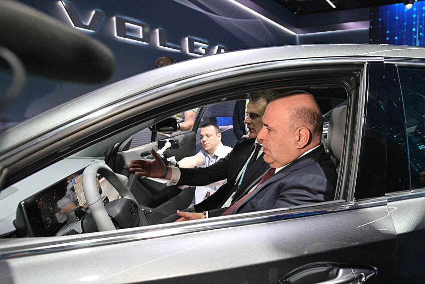 Председатель правительства РФ Михаил Мишустин в автомобиле Volga C40