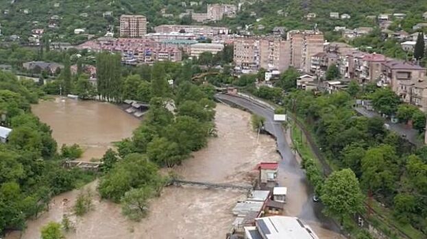 Наводнение в Армении разрушило мосты и дороги