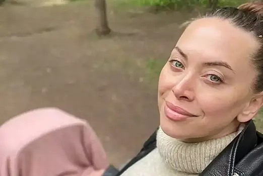 Наталья Фриске после смерти сестры в Одессе улетела из России