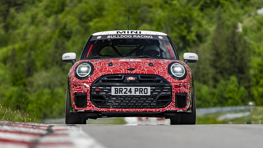 Новый хот-хэтч Mini John Cooper Works с бензиновым мотором готовится к дебюту2