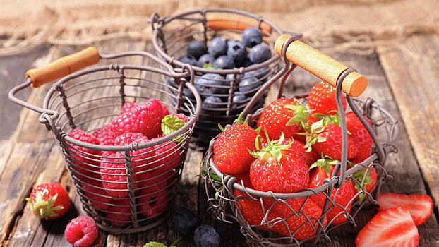Нутрициолог раскрыла, какие ягоды лучше есть именно летом