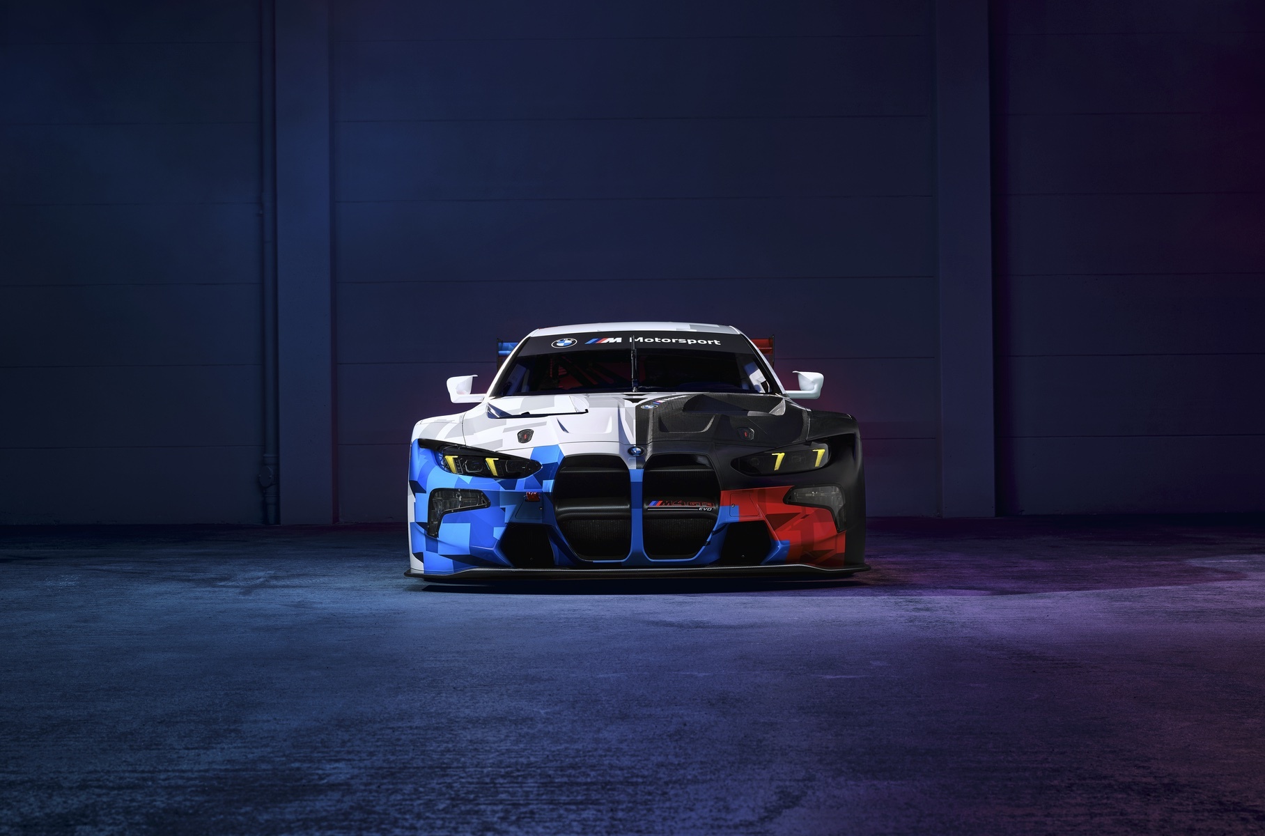 Представлен гоночный BMW M4 GT3 Evo1