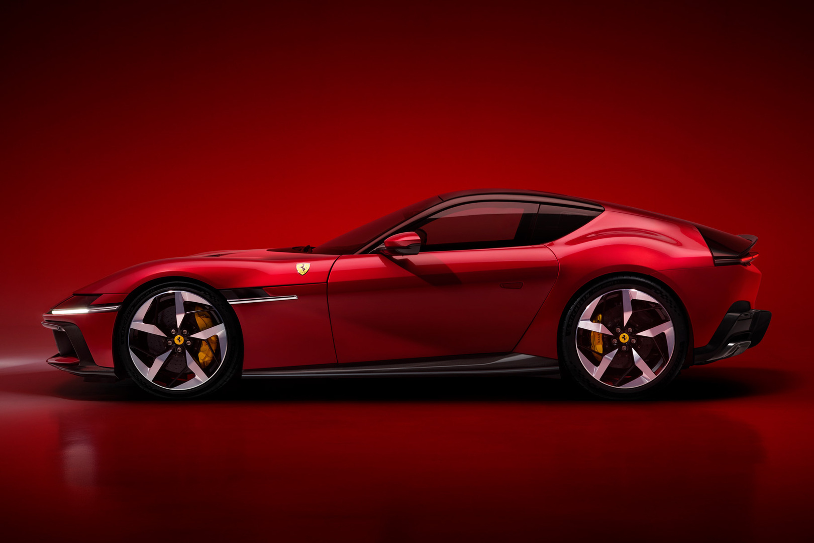 Просто фантастика: всё, что надо знать про новый Ferrari 12Cilindri6