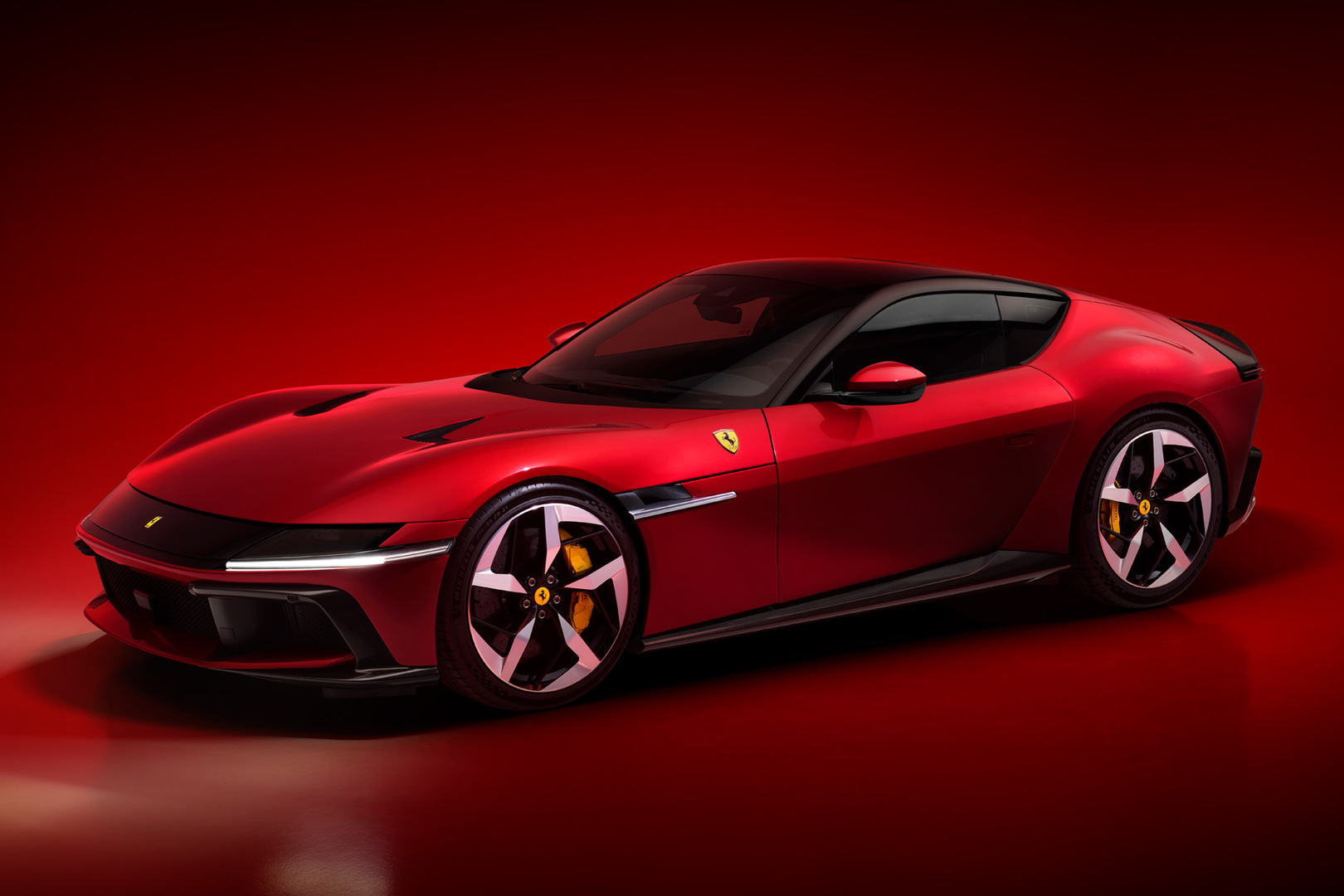 Просто фантастика: всё, что надо знать про новый Ferrari 12Cilindri5