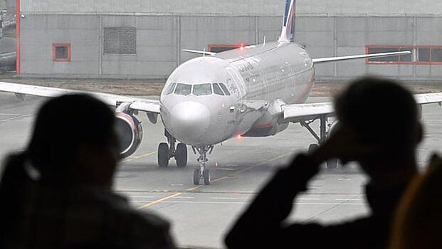 Россияне застряли в аэропорту на девять часов из-за поломки самолета