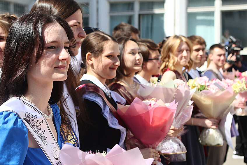 Последний звонок в школе № 875 на проспекте Вернадского в Москве, 24 мая 2024 года