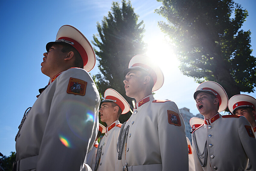 Выпускники Первого Московского кадетского корпуса в Москве на торжественной линейке, посвященной окончанию учебного года, 24 мая 2024 года