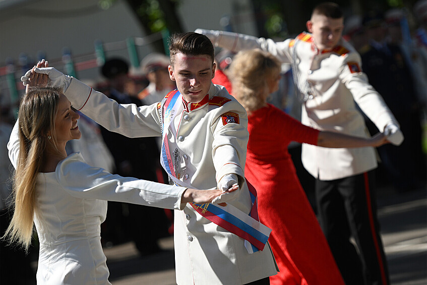 Выпускник Первого Московского кадетского корпуса в Москве на торжественном мероприятии, посвященном окончанию учебного года, 24 мая 2024 года