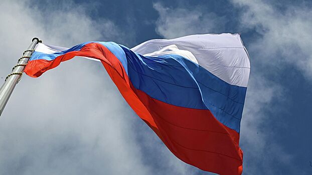 Российский флаг водрузили над зданием в Белогоровке
