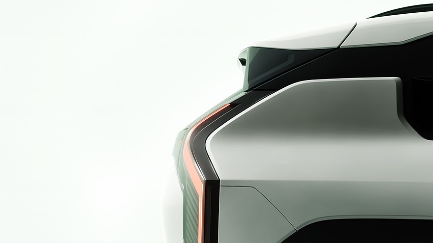 Серийный кроссовер Kia EV3 показался на тизерах в преддверии скорой премьеры4