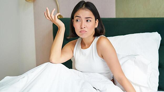 Специалисты по сну назвали вещь, которую никогда не делают в постели
