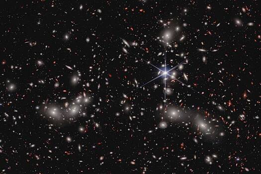 Телескоп Уэбба обнаружил самое далекое слияние черных дыр