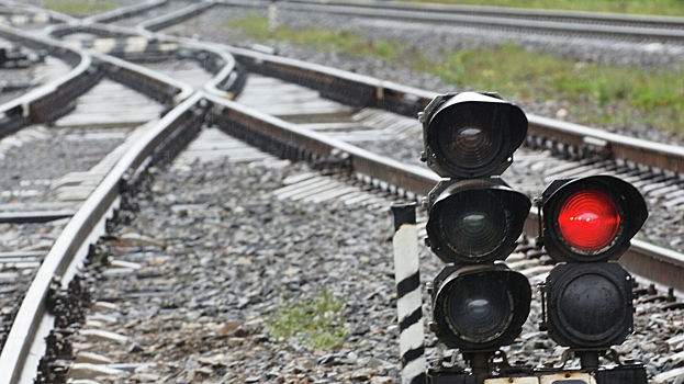 Автомобиль столкнулся с поездом в Крыму