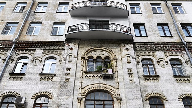 В Москве отремонтировали 100 домов с представителями флоры и фауны на фасадах