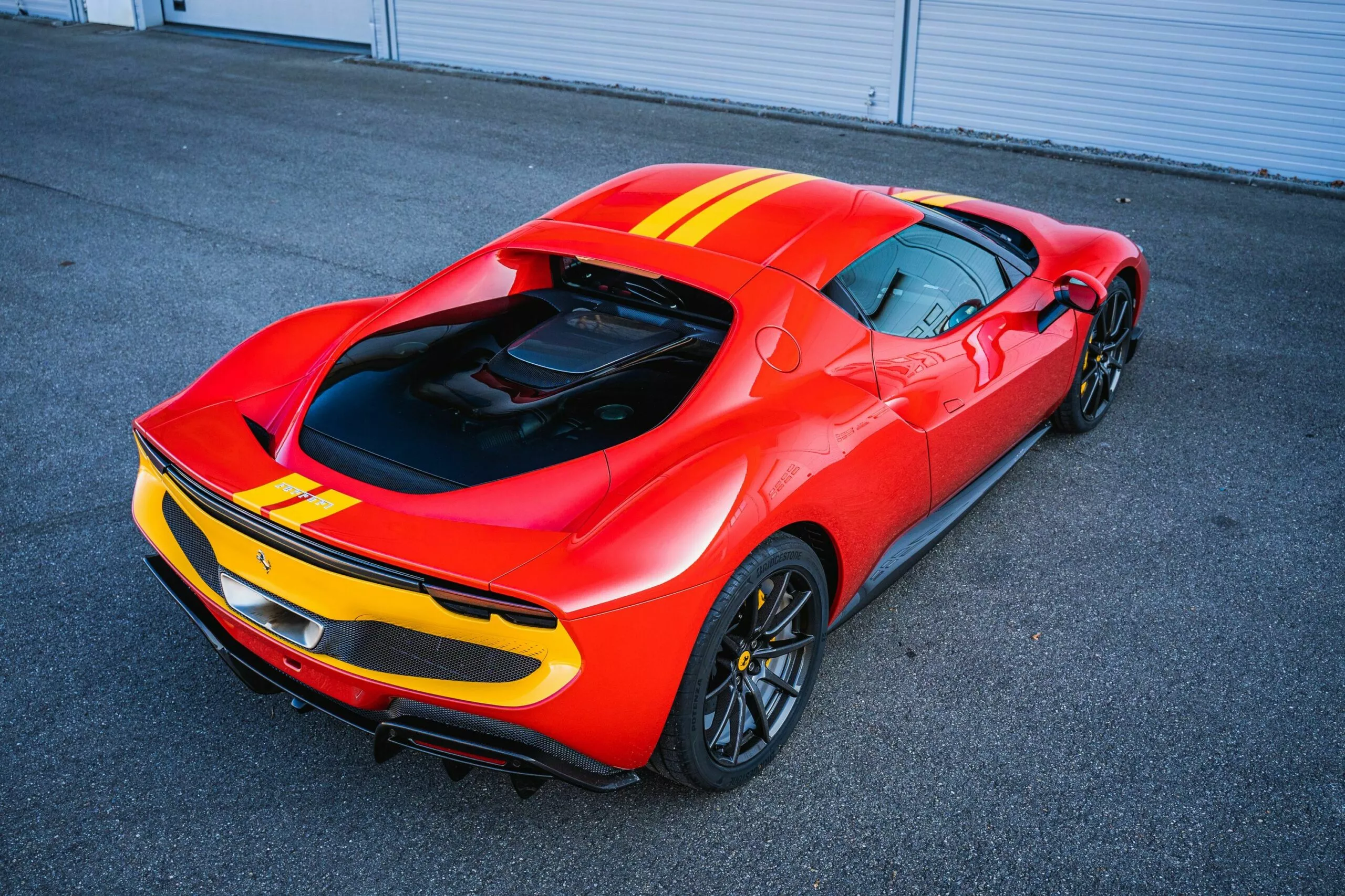 В продаже появился суперкар Ferrari в стиле McDonald's1