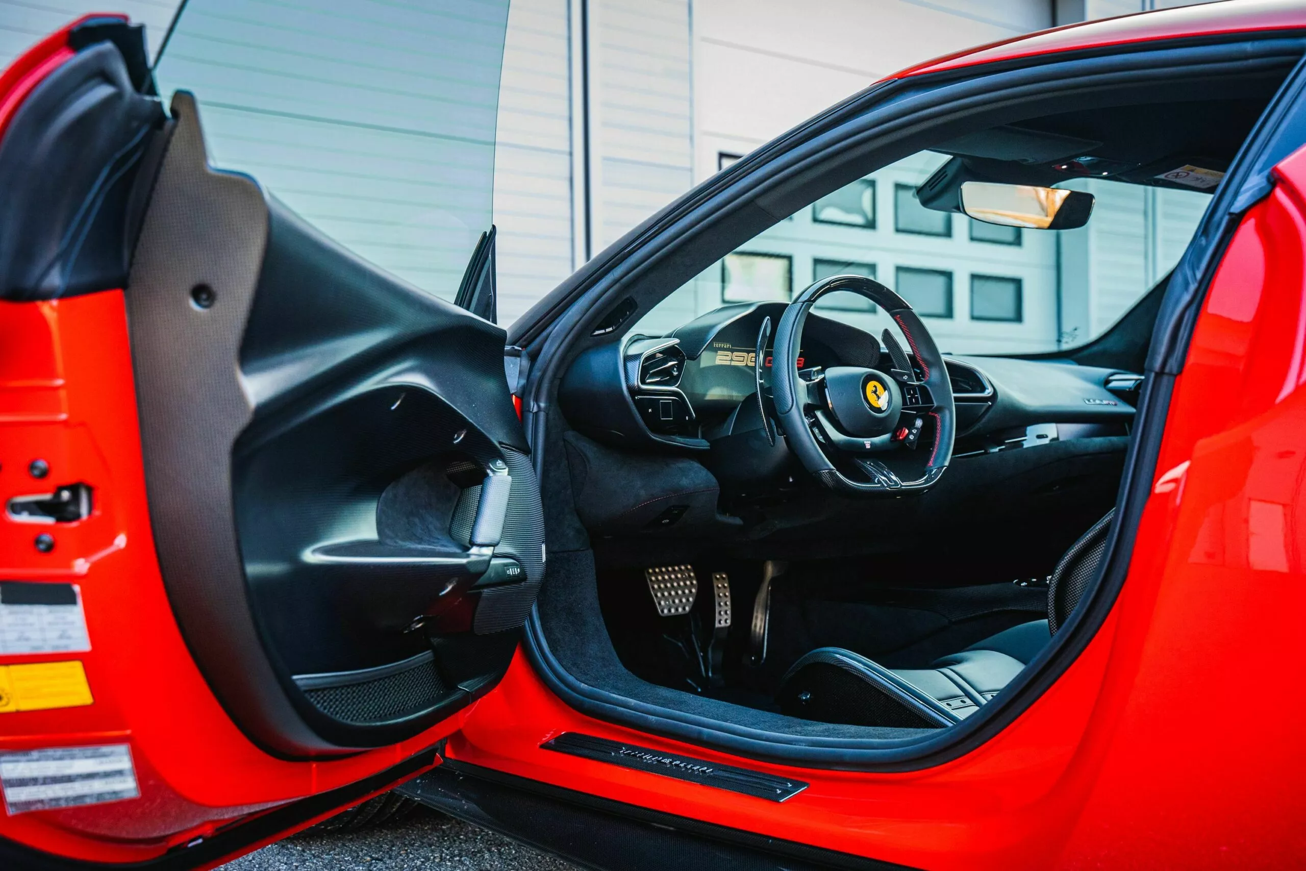 В продаже появился суперкар Ferrari в стиле McDonald's5