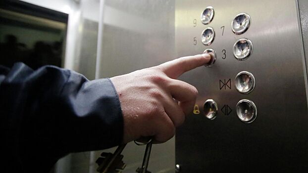 В Татарстане рухнул лифт из-за электриков, отключивших свет