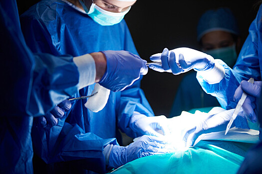 Российские врачи провели мужчине сложную операцию на челюсти