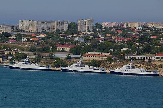 В Севастополе приостановили движение морского транспорта