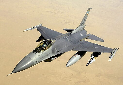 В США первая группа украинских летчиков завершила обучение пилотированию F-16