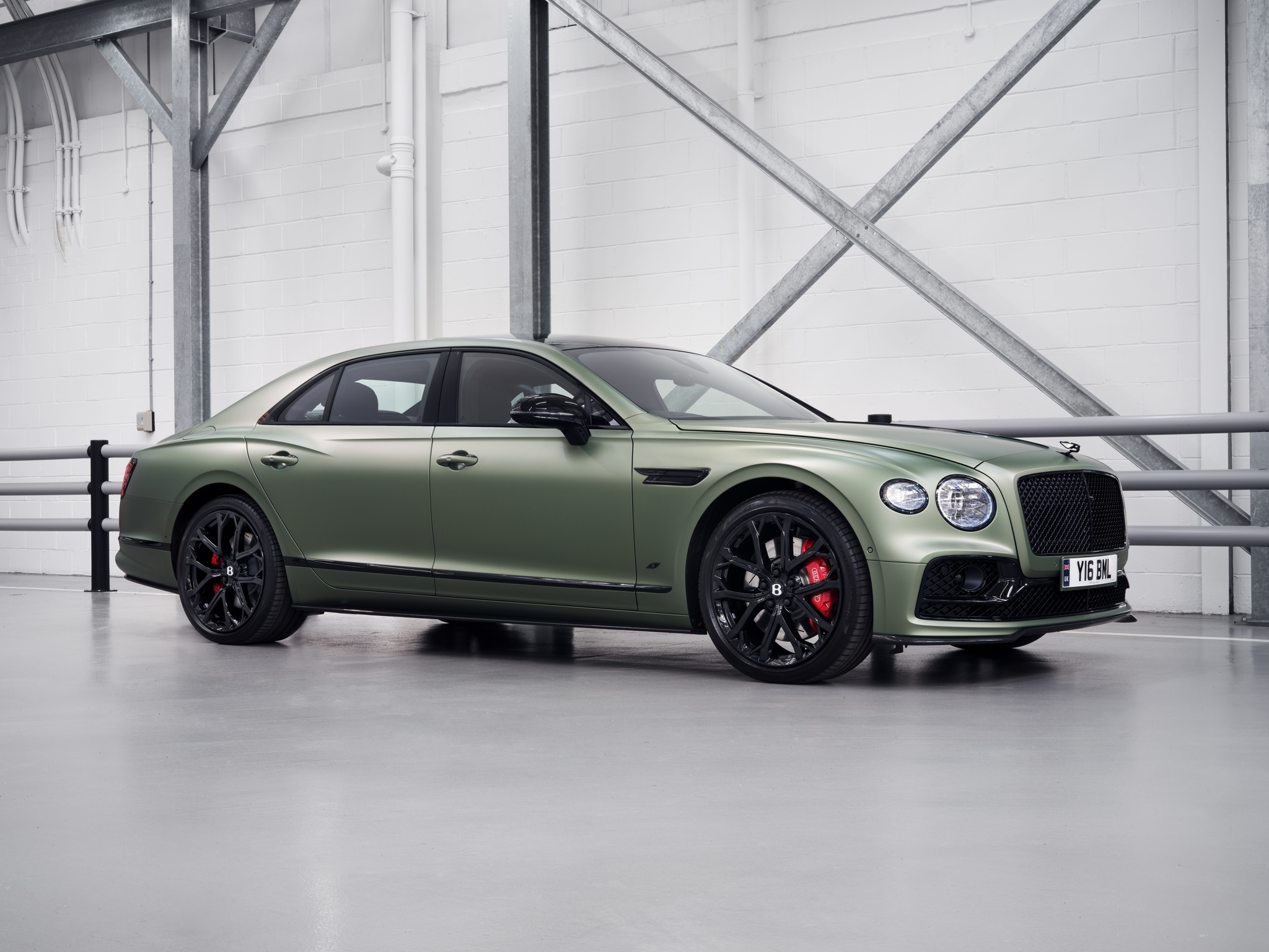 Bentley сделала матовую краску для своих моделей5