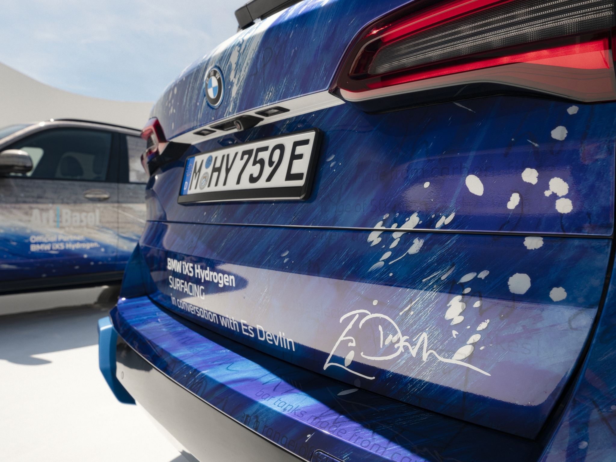 BMW iX5 Hydrogen превратили в арт-кар5