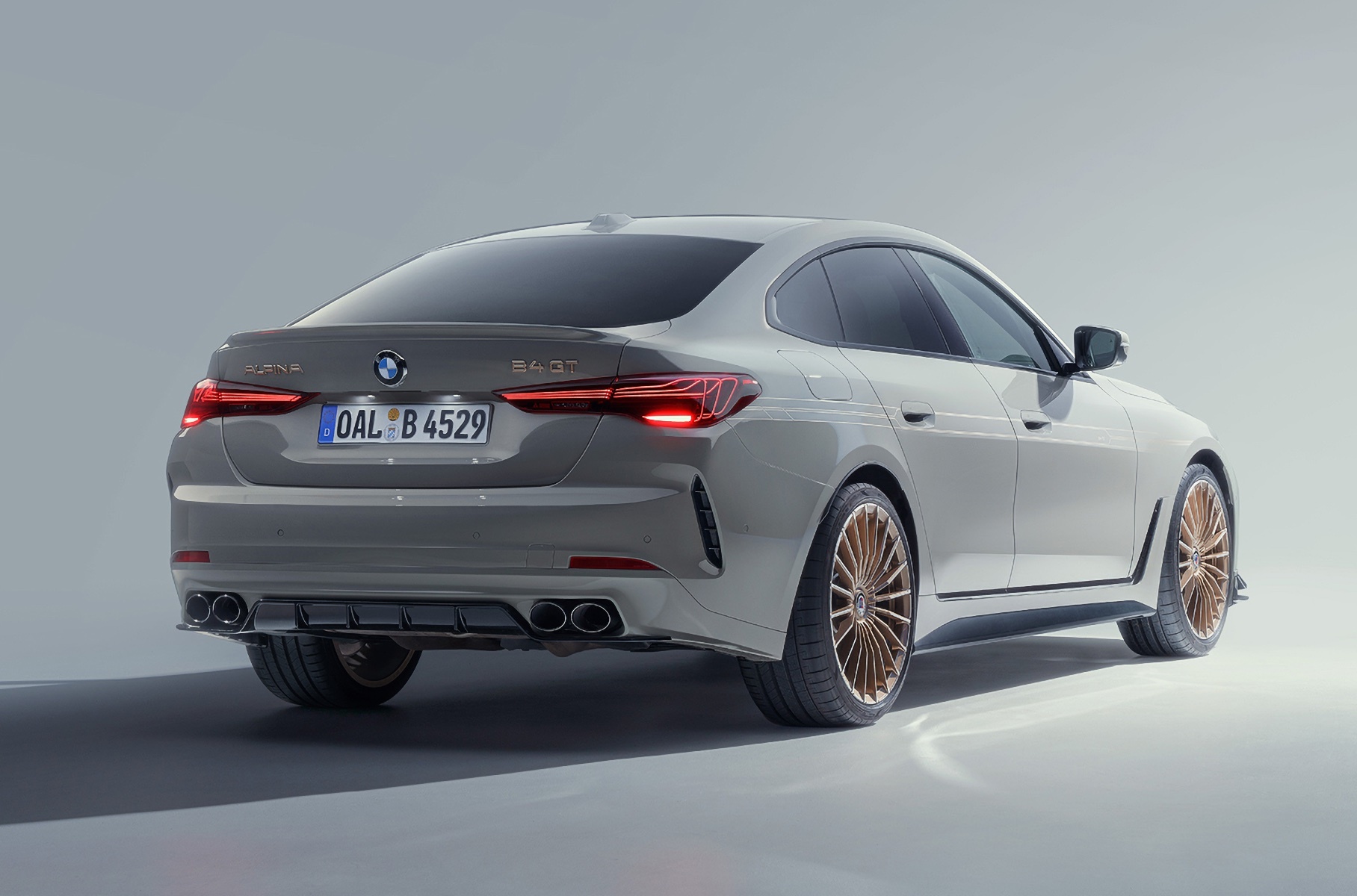 Быстрее BMW M3: представлены Alpina B3 GT и B4 GT3
