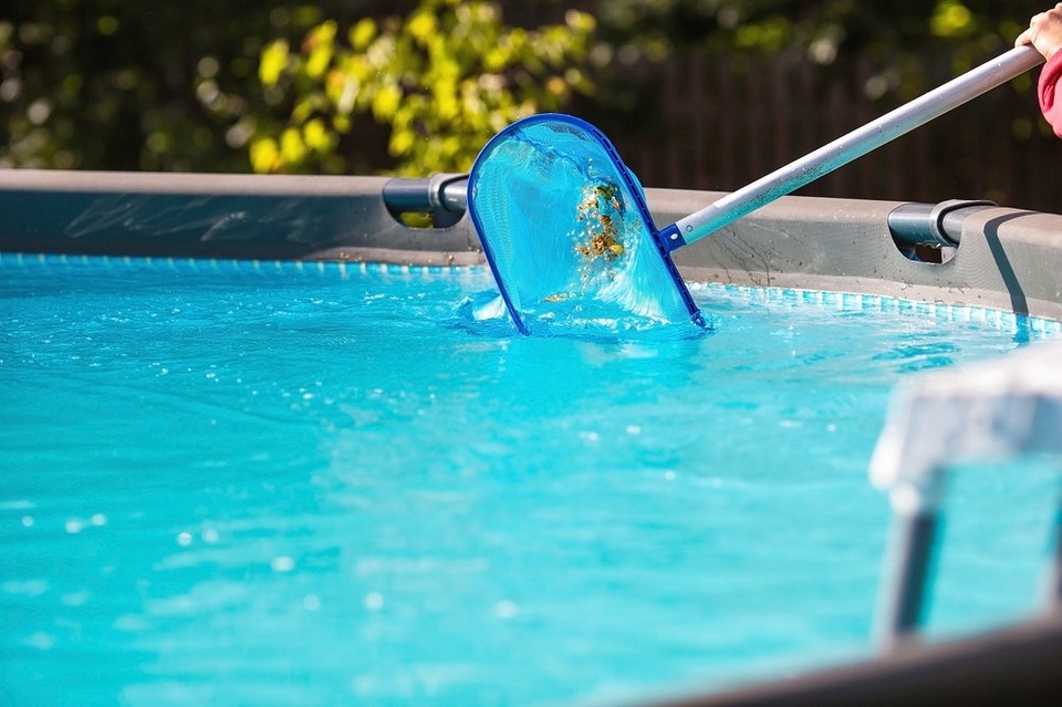 Что добавить в бассейн, чтобы вода не зеленела: эффективные средства3
