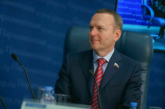 Депутат Бахарев прокомментировал риски для устойчивости рубля