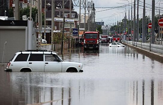 Десятки автомобилей в Москве ушли под воду