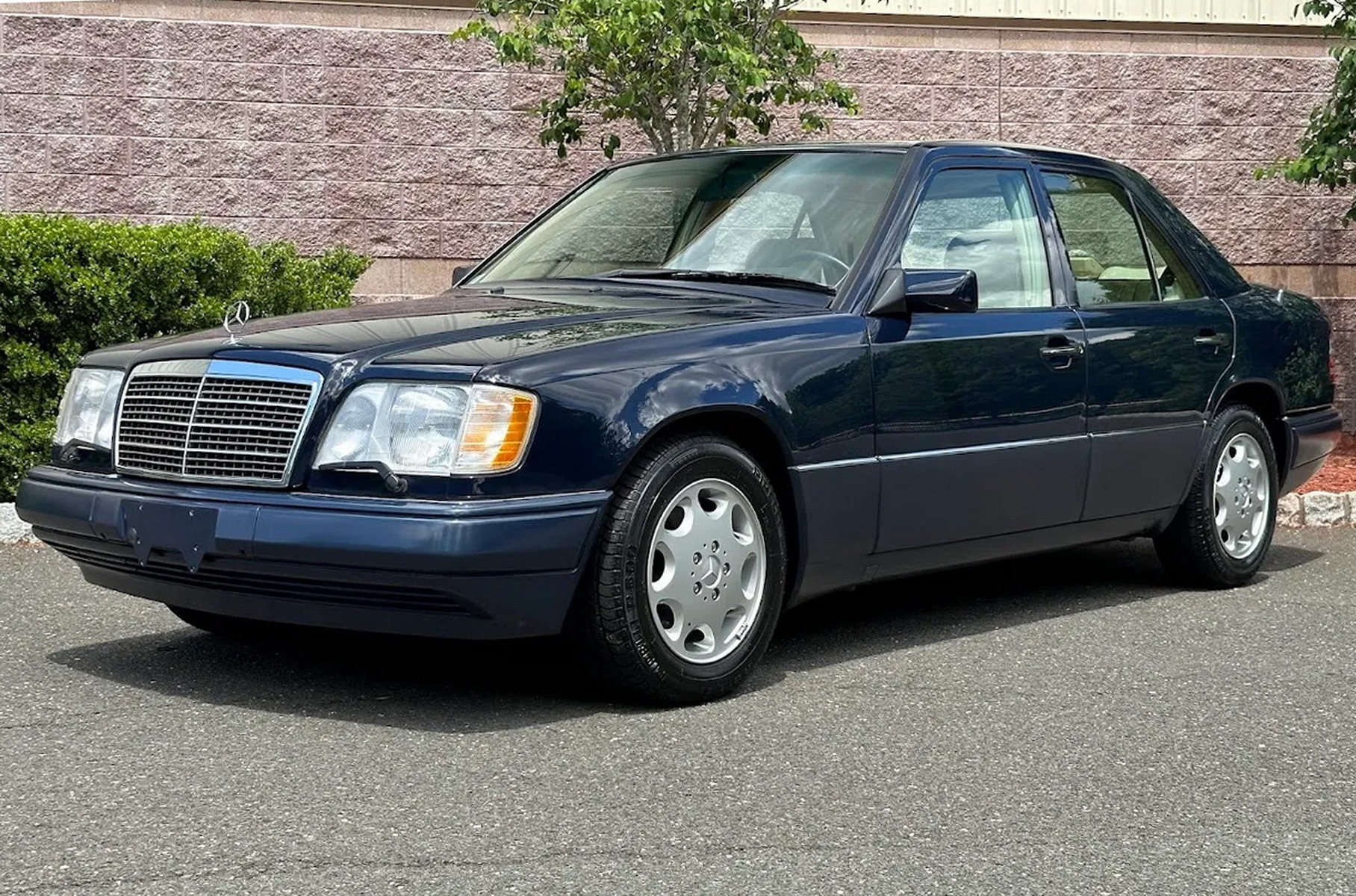 Дизельный Mercedes W124 пустили с молотка дороже нового E-Class7