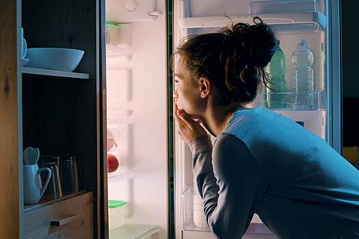 Что поможет устранить запах в холодильнике
