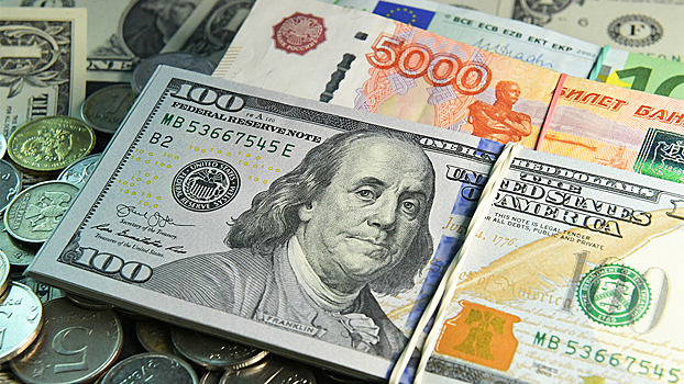 Экономист заявил о риске потери долларов на депозитах