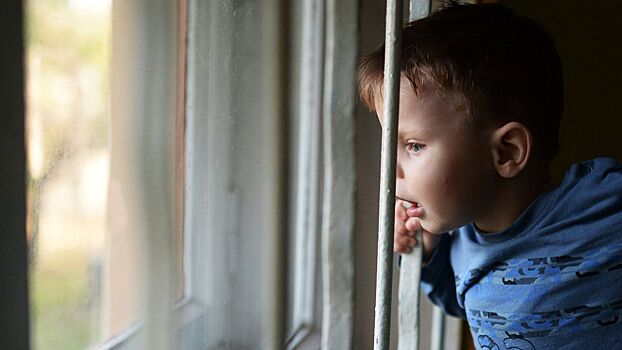 Почему «антикошки» неэффективно защищают от выпадения детей из окна