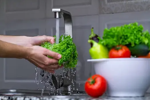 Как правильно мыть овощи и зелень