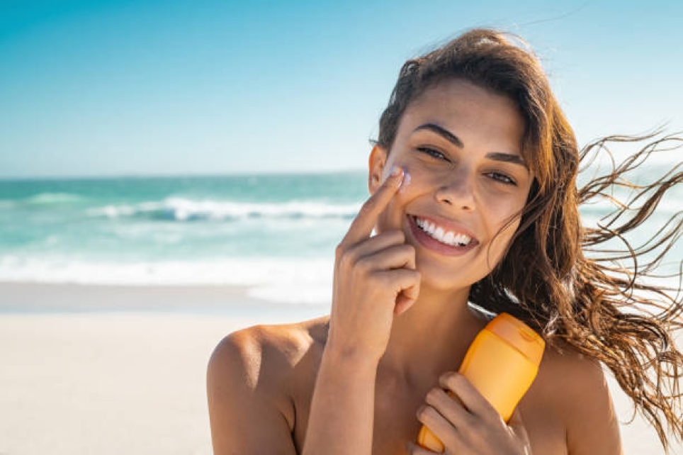 Эксперты рассказали, как правильно защищать кожу от солнца летом1