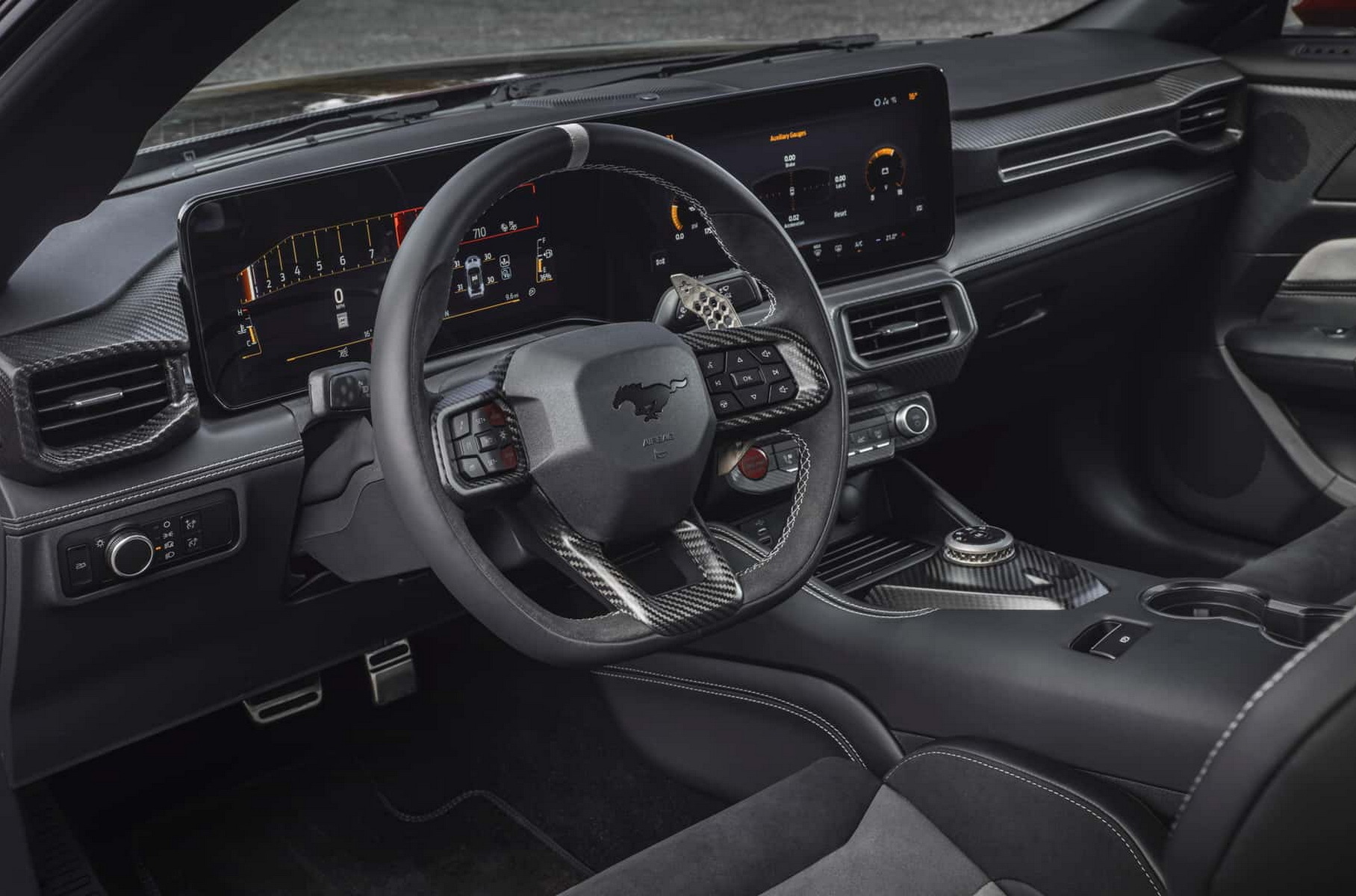 Ford раскрыл салон, оснащение и цену самого хардкорного Mustang GTD2