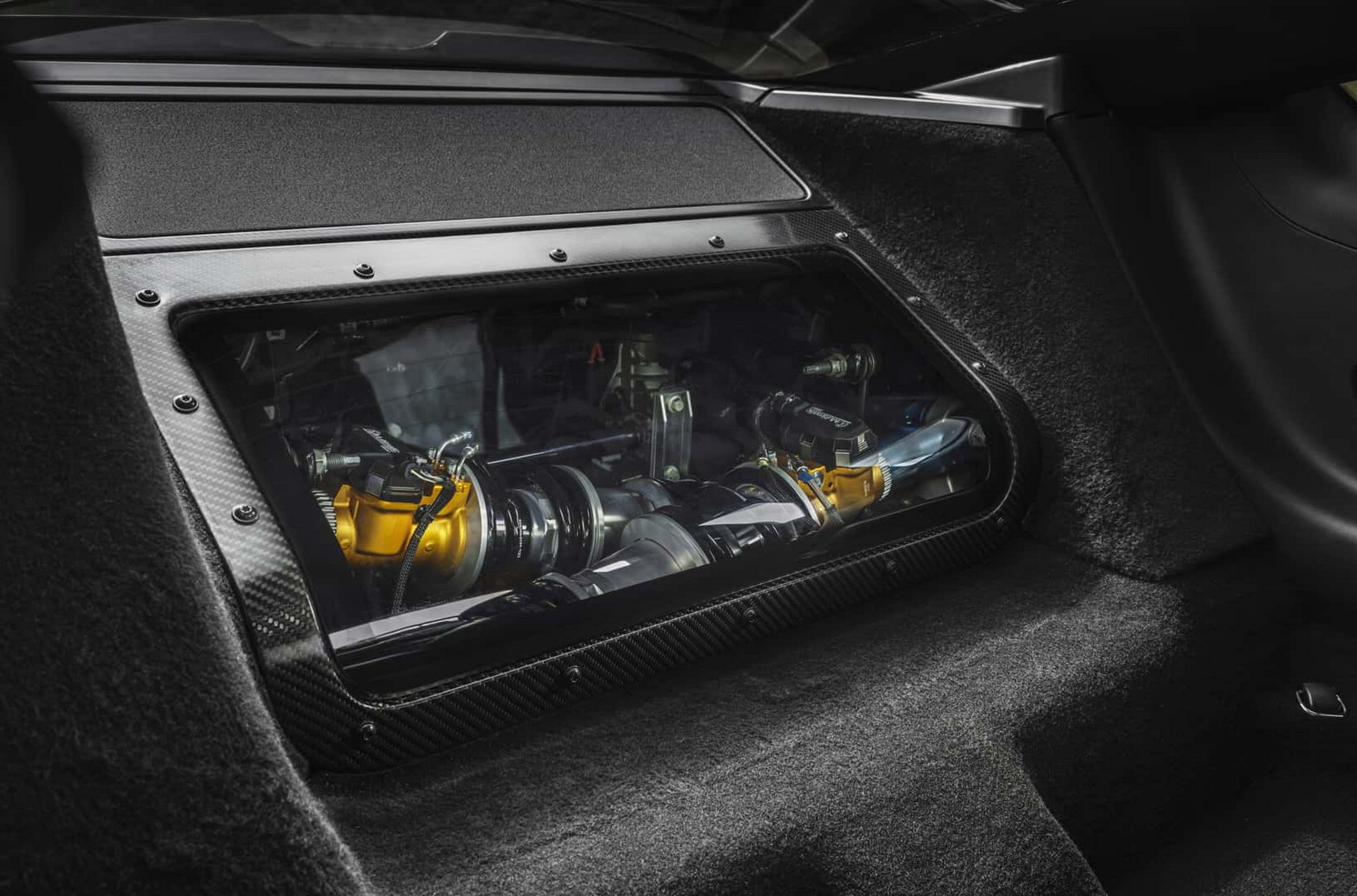 Ford раскрыл салон, оснащение и цену самого хардкорного Mustang GTD5