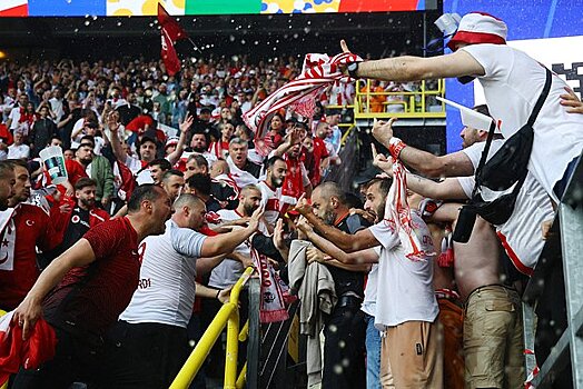 Грузинские и турецкие фанаты устроили драку на стадионе перед матчем Евро-2024