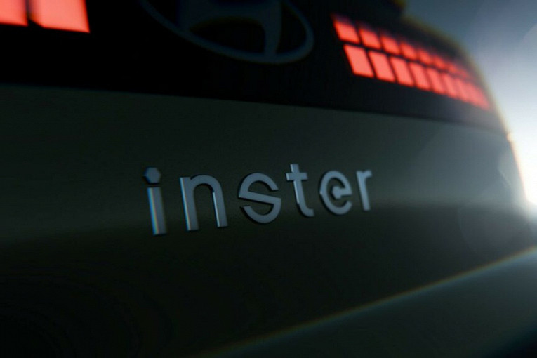 Hyundai опубликовала тизеры самого дешёвого электрокара Inster1