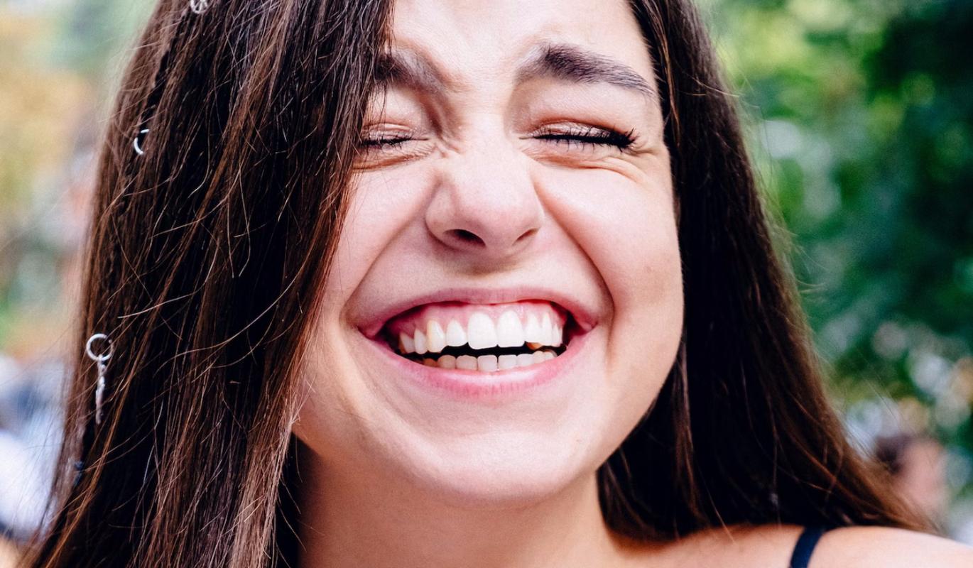 Идеальная улыбка под угрозой: какие продукты портят цвет зубов