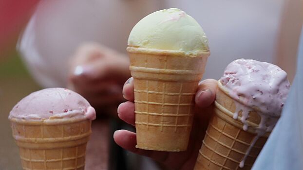 Кардиолог развеял главный миф о мороженом и летней жаре