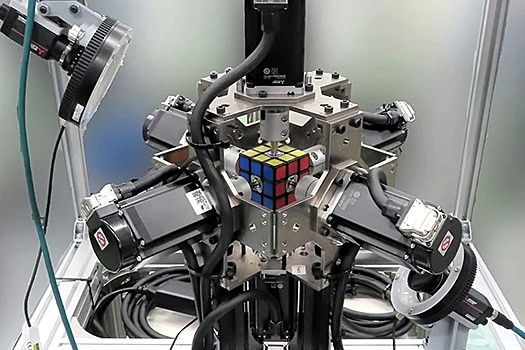 Кубик Рубика: робот побил мировой рекорд другого робота