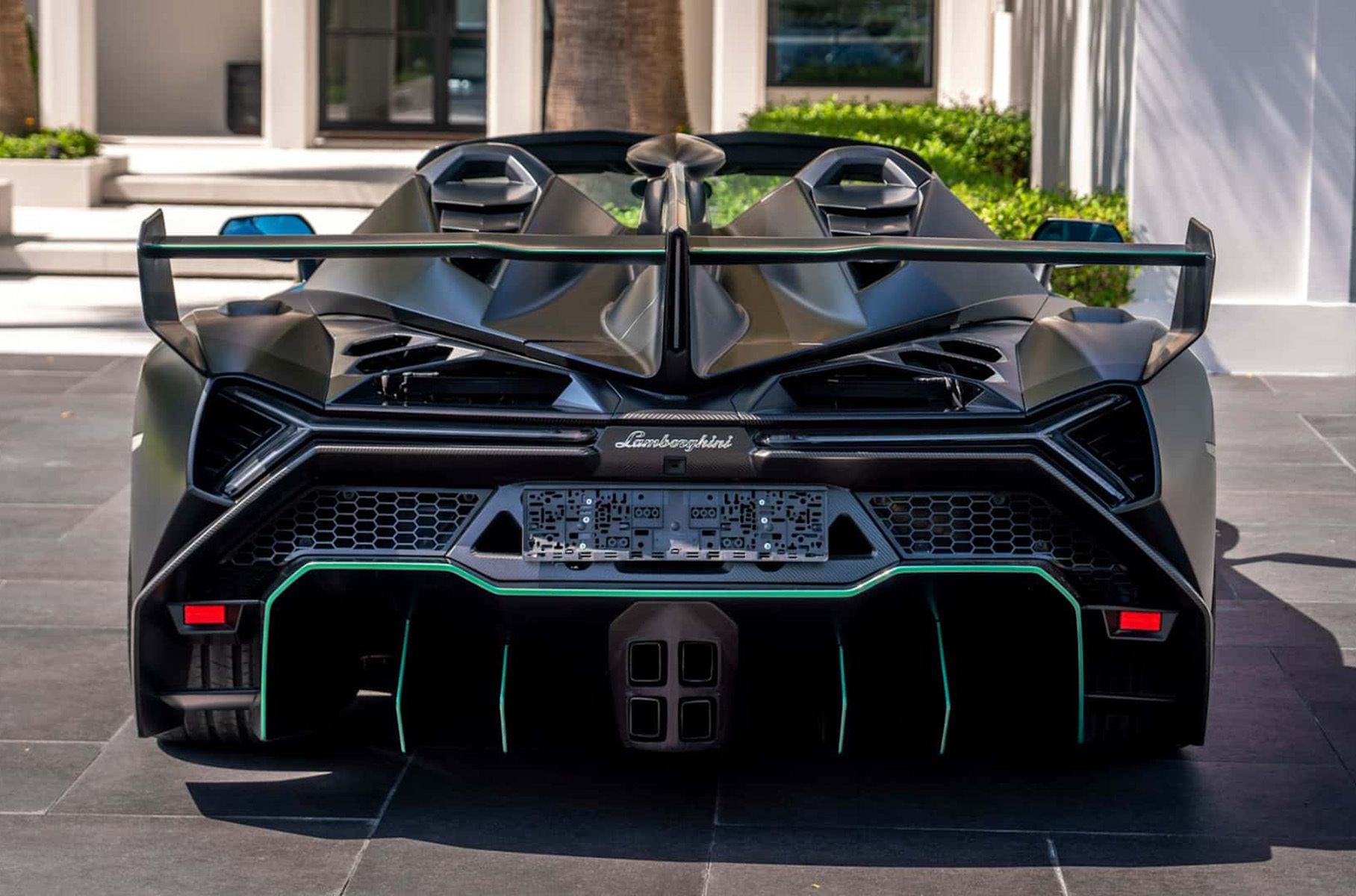 Lamborghini Veneno стал самым дорогим автомобилем, проданным в интернете3