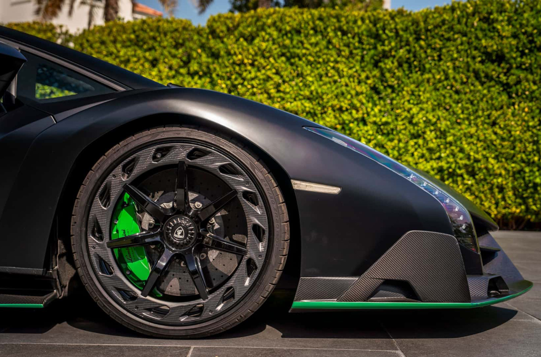 Lamborghini Veneno стал самым дорогим автомобилем, проданным в интернете5