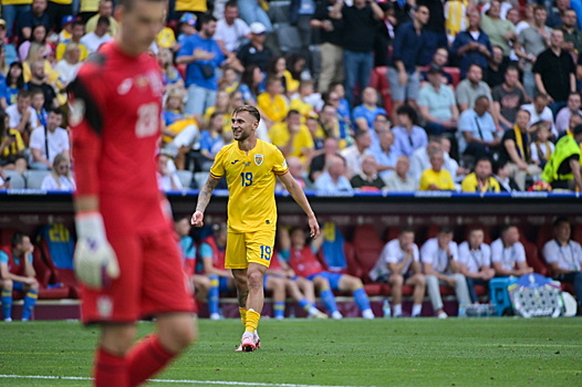 Вратарь сборной Украины извинился после разгромного поражения от Румынии на Евро