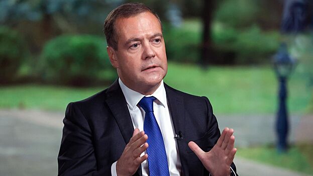 Медведев назвал преимущества отключения РФ от SWIFT
