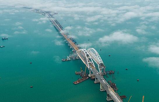 На Крымскому мосту на 46 минут приостанавливали движение автомобилей