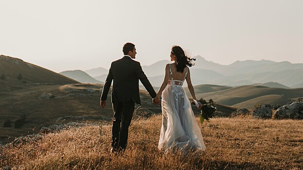 Невесте посоветовали расстаться с женихом из-за его наряда на свадьбу