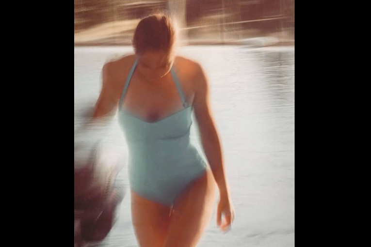 Новый возлюбленный показал откровенное видео с Агатой Муцениеце в купальнике1